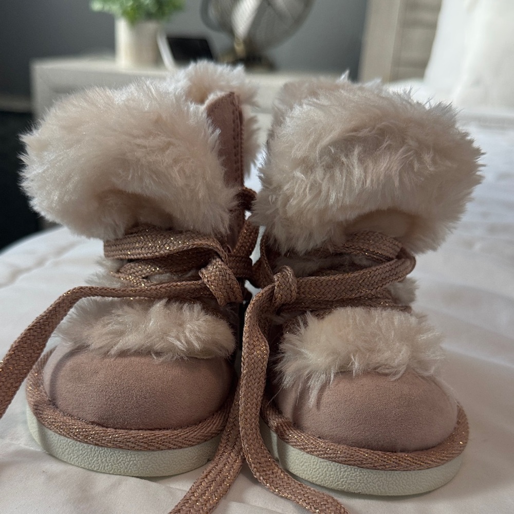 GAP Baby Pink Boots with Faux Fur